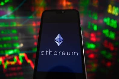 Ethereum Caught Between Weak Bounce And High-Timeframe Risk – What’s Next?